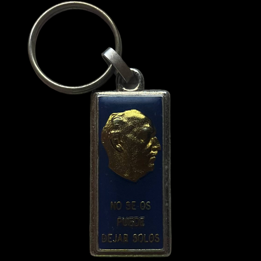 Llavero antiguo de Franco: No se os puede dejar solos.