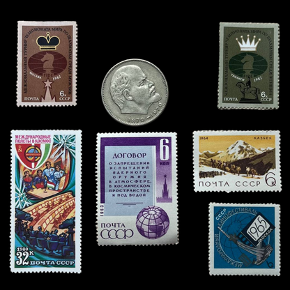 Colección de sellos y moneda de la Unión Soviética.